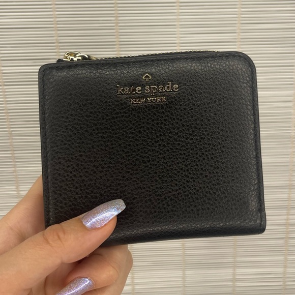 kate spade Handbags - Kate Spade Bifold L Zip Wallet